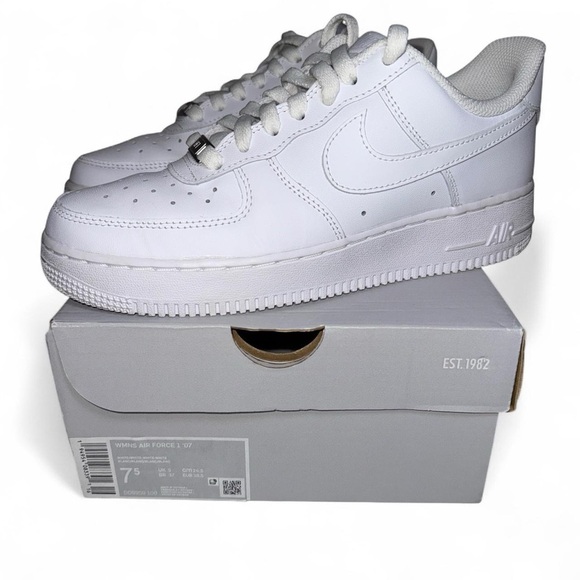 Nike Air Force 1 Low '07 White (Women's) DD8959-100 US Women's 7.5 - Picture 2 of 11